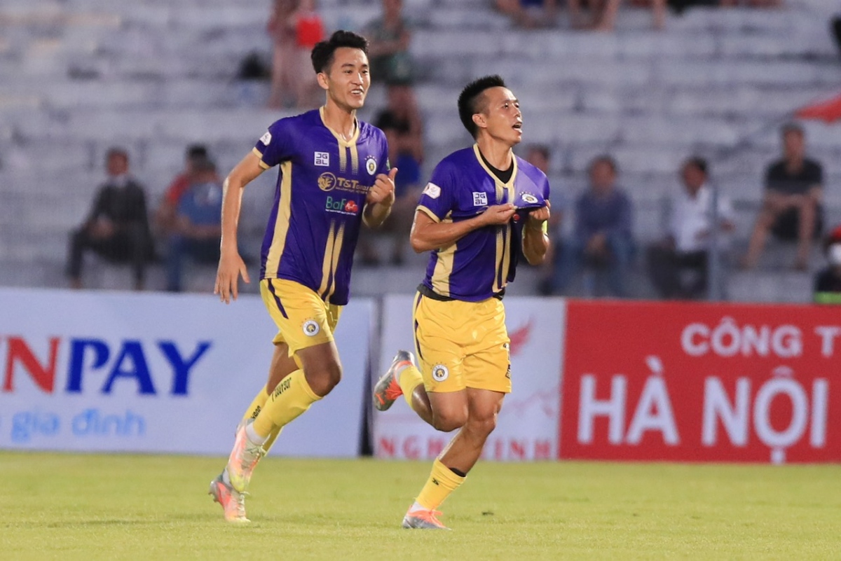 Sau vòng 9 V-League 2022: HAGL đua vô địch với Hà Nội FC và SLNA